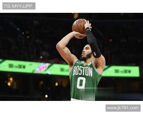 塔图姆强势突破双手暴扣展现领袖风范助力球队稳定士气 塔图姆强势突破双手暴扣展现领袖风范助力球队稳定士气