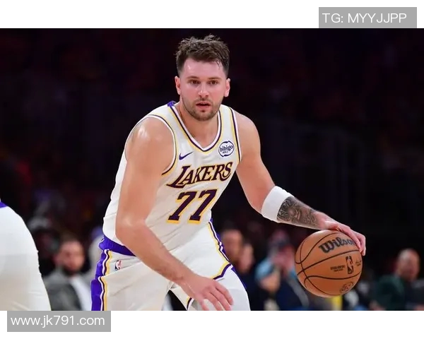 湖人内讧炸锅！东契奇硬刚雷迪克，23分惨败背后是主教练下课倒计时